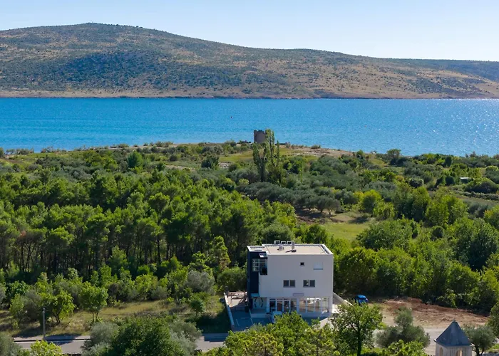 Lux No 2 * Starigrad Paklenica