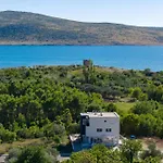 Lux No 2 * Starigrad Paklenica