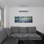 Lux No 2 Starigrad Paklenica