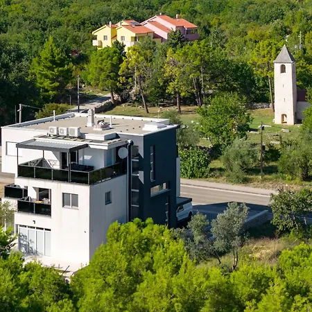 Lux No 2 Starigrad Paklenica
