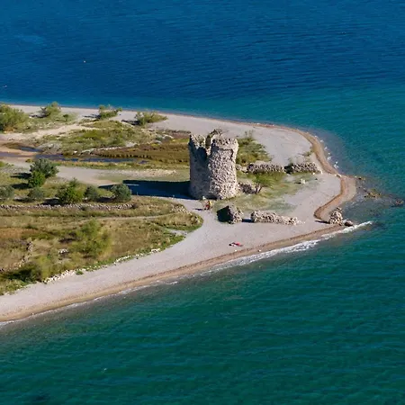 Lux No 2 Starigrad Paklenica