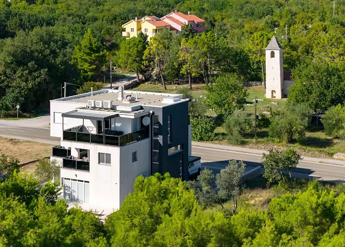 Lux No 2 Starigrad Paklenica